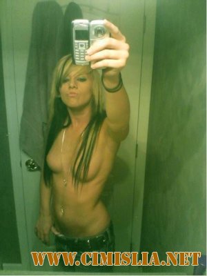 Девушки фотографируют себя, НЮ